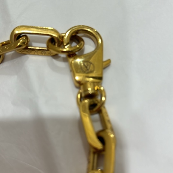 Louis Vuitton chunky Necklace-  Beautiful Gold Authentic Louis Vuitton NO FADING - Picture 2 of 5